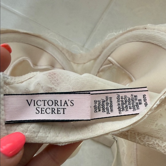 Victoria's Secret Dream Angels push up without padding Cream Lace Bra - Picture 6 of 10